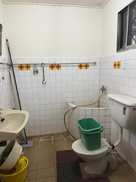 Rumah Teres 2-Tingkat untuk Dijual di Taman Wahyu (Batu Caves) - Kah Lai Lam - Bathroom - PropertyGuru.com.my