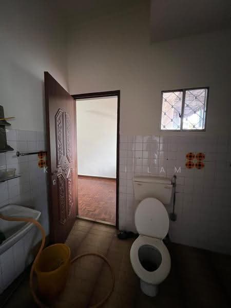 Rumah Teres 2-Tingkat untuk Dijual di Taman Wahyu (Batu Caves) - Kah Lai Lam - Bathroom - PropertyGuru.com.my