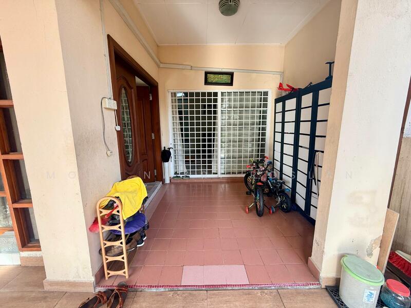 2-storey Terraced House for Sale in Bukit Jelutong (Shah Alam) - Mohd Nazri Roslan - Entrance - PropertyGuru.com.my