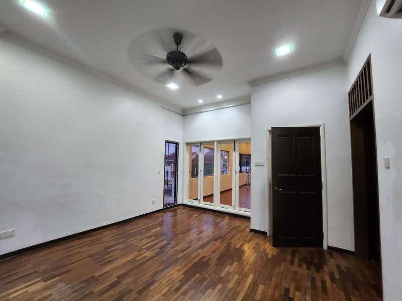 Rumah Berkembar untuk Dijual di Taman Esplanad (Bukit Jalil) - Toji Ng - Living Room - PropertyGuru.com.my
