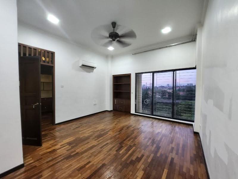 Rumah Berkembar untuk Dijual di Taman Esplanad (Bukit Jalil) - Toji Ng - Living Room - PropertyGuru.com.my