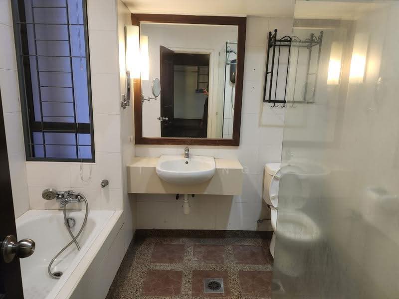 Rumah Berkembar untuk Dijual di Taman Esplanad (Bukit Jalil) - Toji Ng - Bathroom - PropertyGuru.com.my