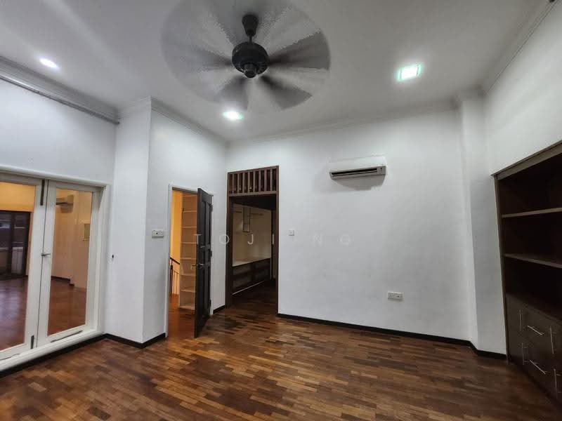 Rumah Berkembar untuk Dijual di Taman Esplanad (Bukit Jalil) - Toji Ng - Living Room - PropertyGuru.com.my