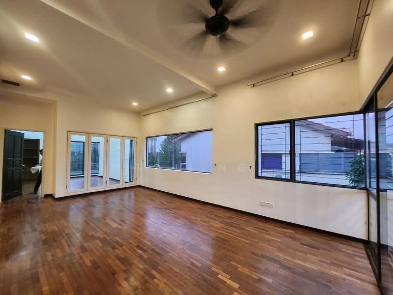 Rumah Berkembar untuk Dijual di Taman Esplanad (Bukit Jalil) - Toji Ng - Living Room - PropertyGuru.com.my