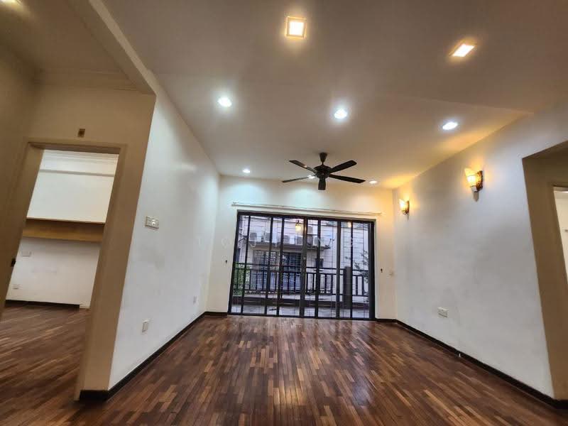 Rumah Berkembar untuk Dijual di Taman Esplanad (Bukit Jalil) - Toji Ng - Living Room - PropertyGuru.com.my