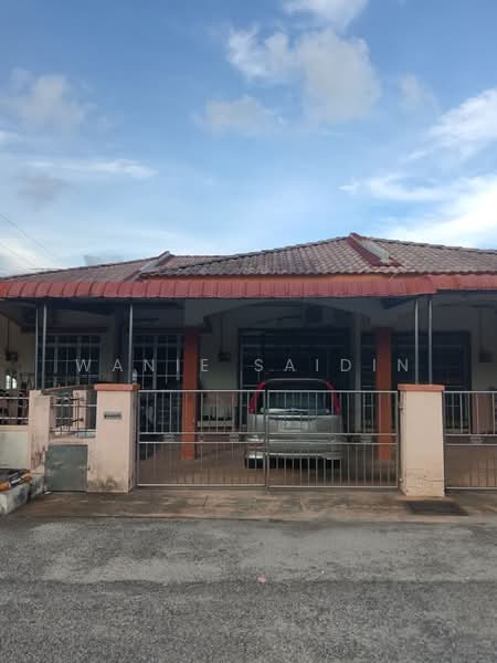1-storey Terraced House for Sale in Manjung (Perak) - Wanie Saidin - Exterior - PropertyGuru.com.my