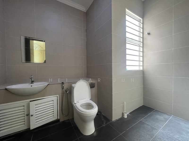 Semi-Detached House for Rent in Bandar Tun Hussein Onn (Cheras) - Hei Kar Jun - Bathroom - PropertyGuru.com.my