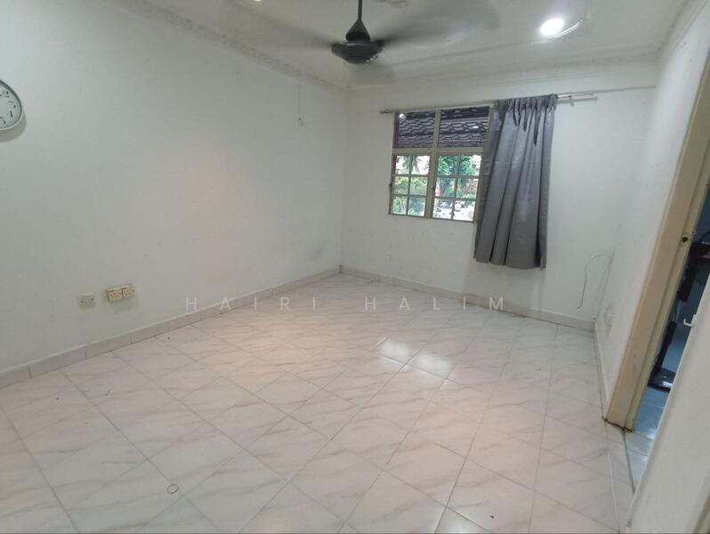Untuk Disewa - Flat PKNS Seksyen 19