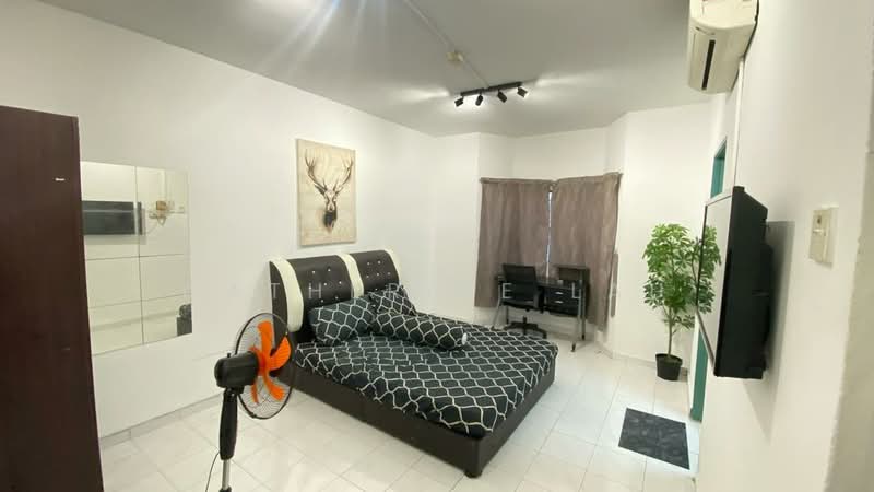Kondominium untuk Disewa di Endah Regal Condominium - Catherine Lau - Bedroom - PropertyGuru.com.my