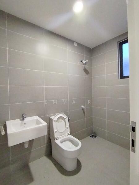 2-storey Terraced House for Sale in Bandar Sri Sendayan (Negeri Sembilan) - Emma R - Bathroom - PropertyGuru.com.my