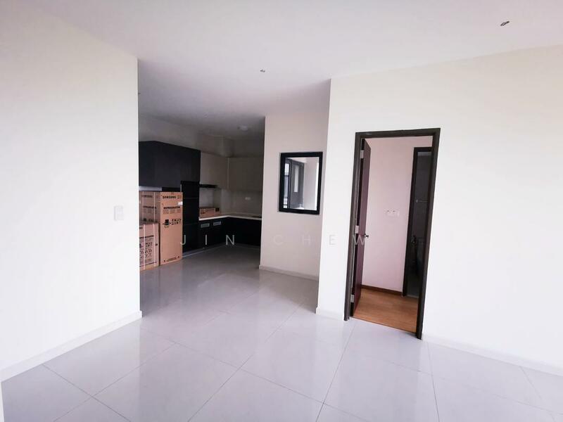 Bay Point @ Country Garden Danga Bay untuk Untuk Dijual - RM 560,000, Feb 2026 - Kitchen - PropertyGuru.com.my