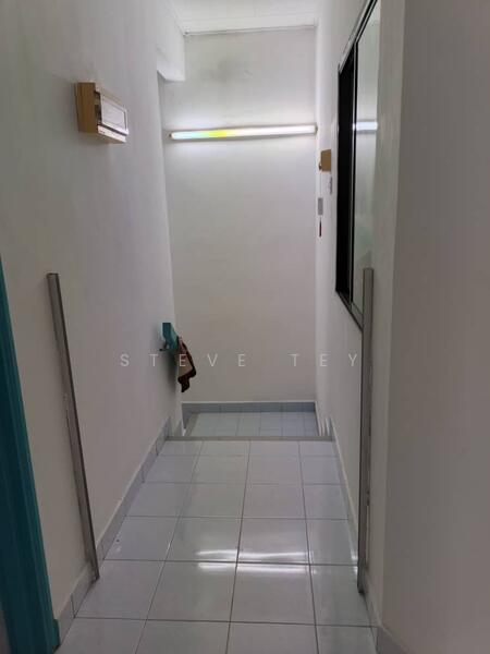 Townhouse for Sale in Bandar Seri Alam (Masai) - Steve Tey - Corridor - PropertyGuru.com.my