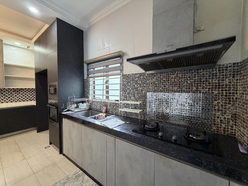 D'Infiniti, Bandar Damai Perdana untuk Untuk Dijual - RM 1,280,000, Mac 2026 - Kitchen - PropertyGuru.com.my