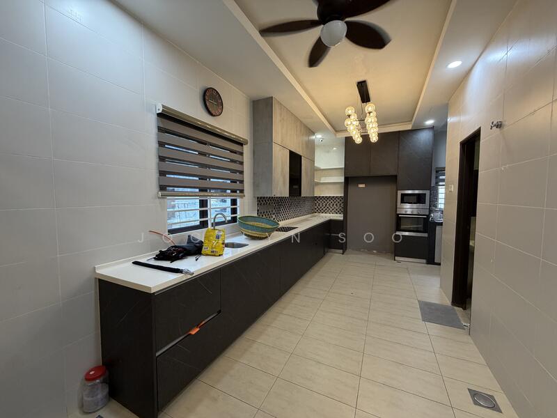 D'Infiniti, Bandar Damai Perdana untuk Untuk Dijual - RM 1,280,000, Mac 2026 - Kitchen - PropertyGuru.com.my