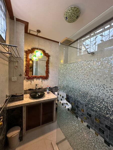 Ferringhi Villa untuk Untuk Disewa - RM 4,000 /bulan, Feb 2026 - Bathroom - PropertyGuru.com.my