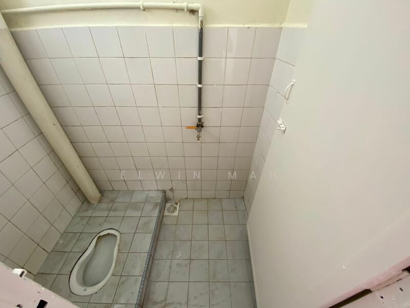 2-storey Terraced House for Sale in Bandar Country Homes (Rawang) - Elwin Mah - Bathroom - PropertyGuru.com.my