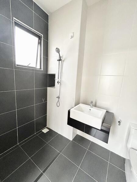 Cluster House for Sale in Eco Botanic (Iskandar Puteri (Nusajaya)) - Yik Tat - Bathroom - PropertyGuru.com.my