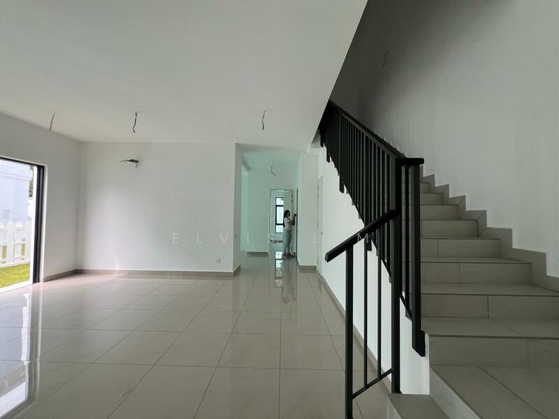 Rumah Berkembar untuk Dijual di Bandar Cassia (Batu Kawan) - Elvis Lim - Living Room - PropertyGuru.com.my