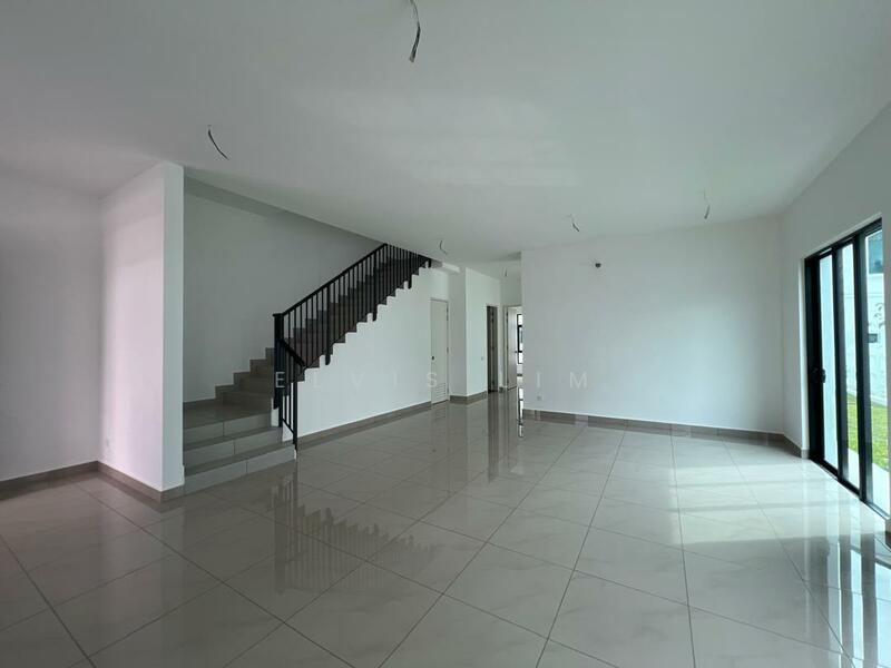 Rumah Berkembar untuk Dijual di Bandar Cassia (Batu Kawan) - Elvis Lim - Living Room - PropertyGuru.com.my