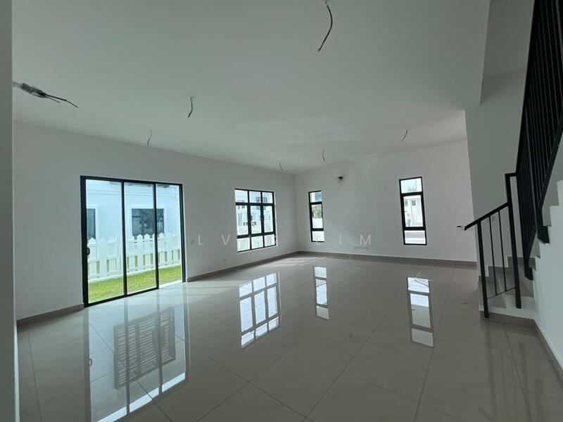 Rumah Berkembar untuk Dijual di Bandar Cassia (Batu Kawan) - Elvis Lim - Living Room - PropertyGuru.com.my