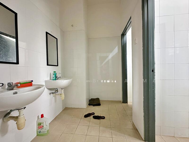 First Floor Bathroom