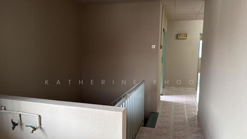 Rumah Teres untuk Dijual di Island Glades (Jelutong) - Katherine Khoo - Corridor - PropertyGuru.com.my