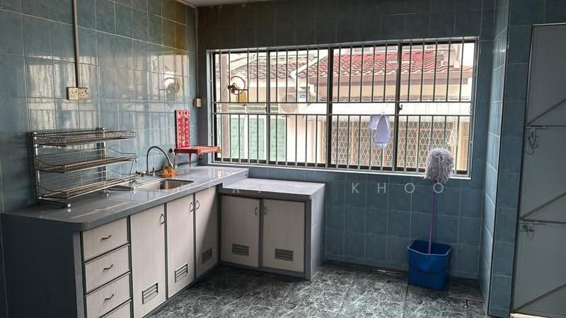 Rumah Teres untuk Dijual di Island Glades (Jelutong) - Katherine Khoo - Kitchen - PropertyGuru.com.my