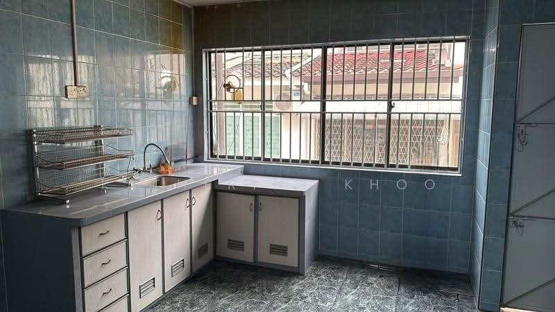 Terraced House for Sale in Island Glades (Jelutong) - Katherine Khoo - Kitchen - PropertyGuru.com.my