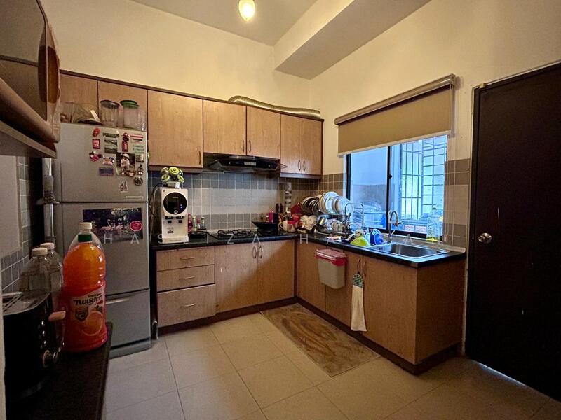 2.5-storey Terraced House for Sale in Shah Alam (Selangor) - Hasliza Hassan - Kitchen - PropertyGuru.com.my