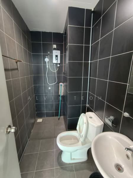 Servis Apartment untuk Dijual di The Zizz @ Damansara North - Alvin Teoh - Bathroom - PropertyGuru.com.my