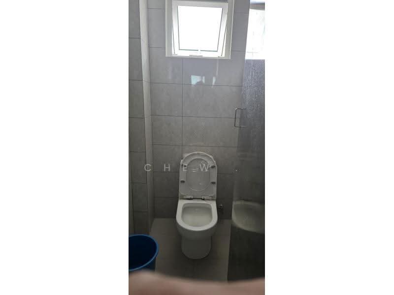 Shop / Office for Rent in Taman Puncak Jalil (Seri Kembangan) - Chew . - Bathroom - PropertyGuru.com.my