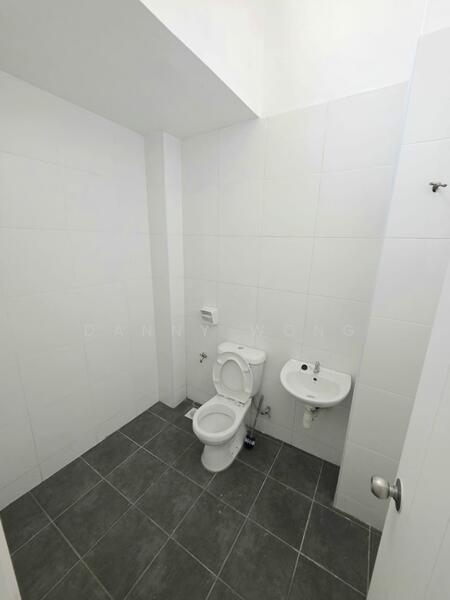 Taman Sri Putra untuk Untuk Dijual - RM 550,000, Feb 2026 - Bathroom - PropertyGuru.com.my