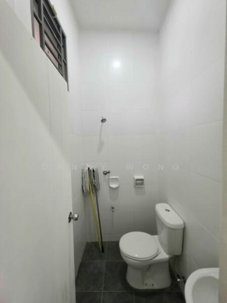 Taman Sri Putra untuk Untuk Dijual - RM 550,000, Feb 2026 - Bathroom - PropertyGuru.com.my