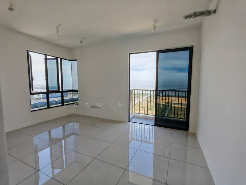 Kediaman Servis untuk Dijual di Vivo Executive Apartment - Jasmine Teh - Balcony - PropertyGuru.com.my