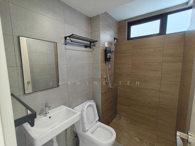 Kediaman Servis untuk Dijual di Vivo Executive Apartment - Jasmine Teh - Bathroom - PropertyGuru.com.my