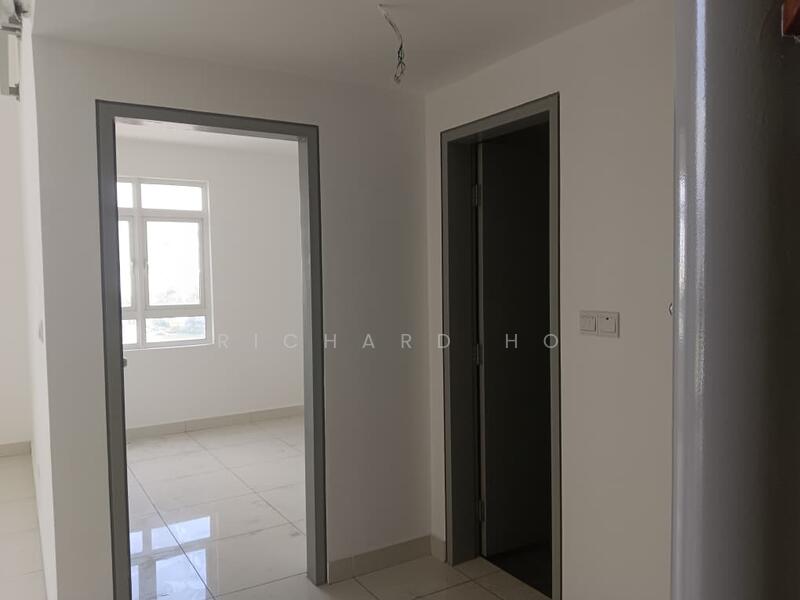 Bedroom 2 & Common Bath Entraces