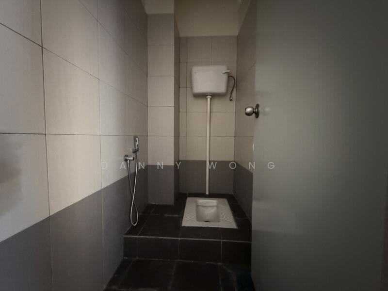 Factory for Rent in Saujana Rawang (Rawang) - Danny Wong - Bathroom - PropertyGuru.com.my