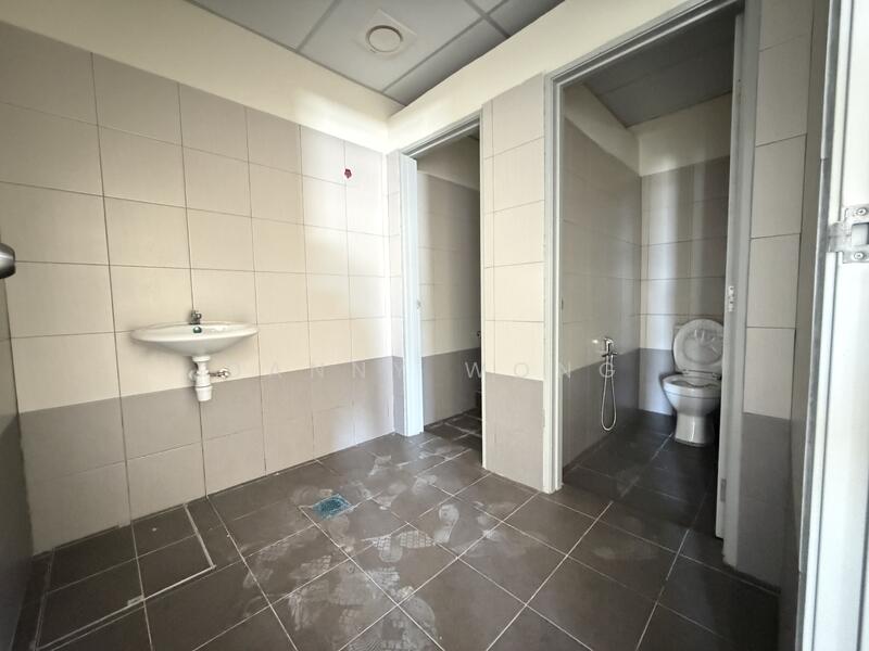 Factory for Rent in Saujana Rawang (Rawang) - Danny Wong - Bathroom - PropertyGuru.com.my
