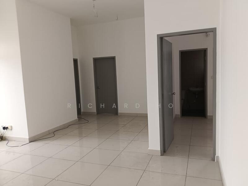 Hallway to Rooms- Master,2,3