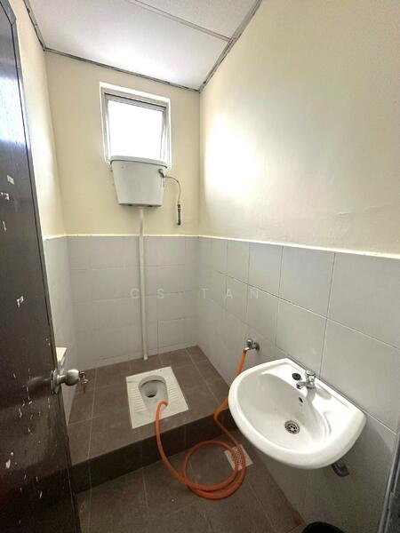 Shop for Sale in Taman Desaru Utama (Pengerang) - CS Tan - Bathroom - PropertyGuru.com.my