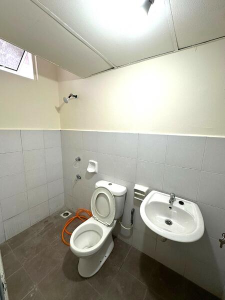 Shop for Sale in Taman Desaru Utama (Pengerang) - CS Tan - Bathroom - PropertyGuru.com.my