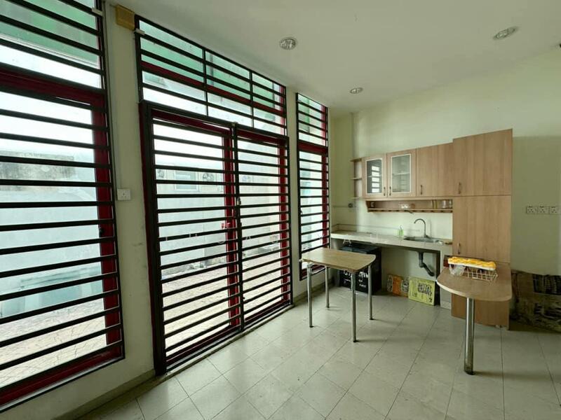 Shop for Sale in Ipoh (Perak) - Lucas Yau - Kitchen - PropertyGuru.com.my