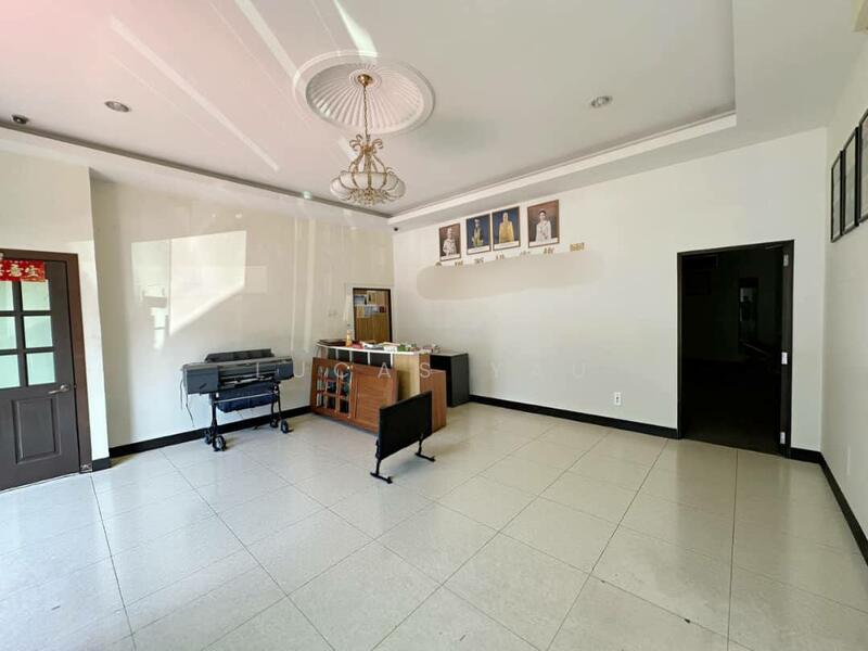 Shop for Sale in Ipoh (Perak) - Lucas Yau - Living Room - PropertyGuru.com.my