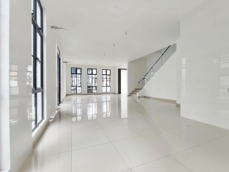 Rumah Kluster untuk Dijual di Setia Tropika (Johor Bahru) - Ace Tan - Living Room - PropertyGuru.com.my