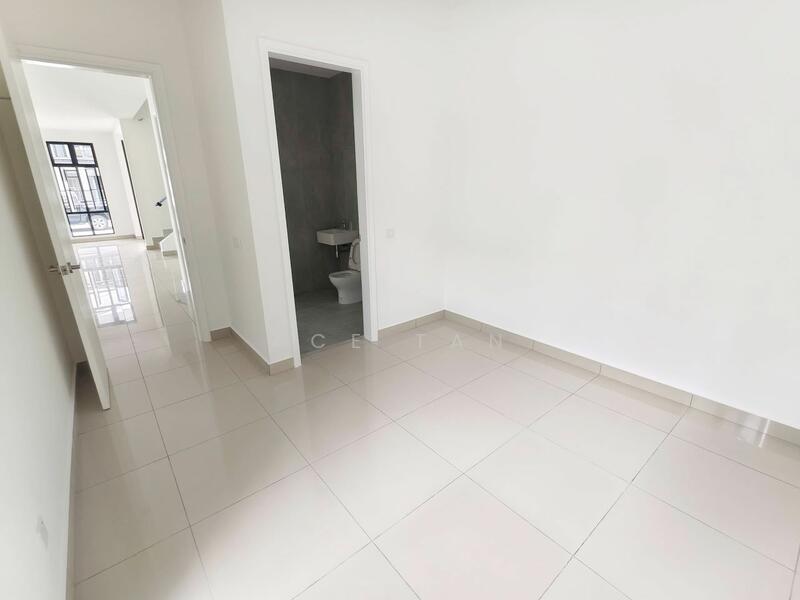 Rumah Kluster untuk Dijual di Setia Tropika (Johor Bahru) - Ace Tan - Bedroom - PropertyGuru.com.my