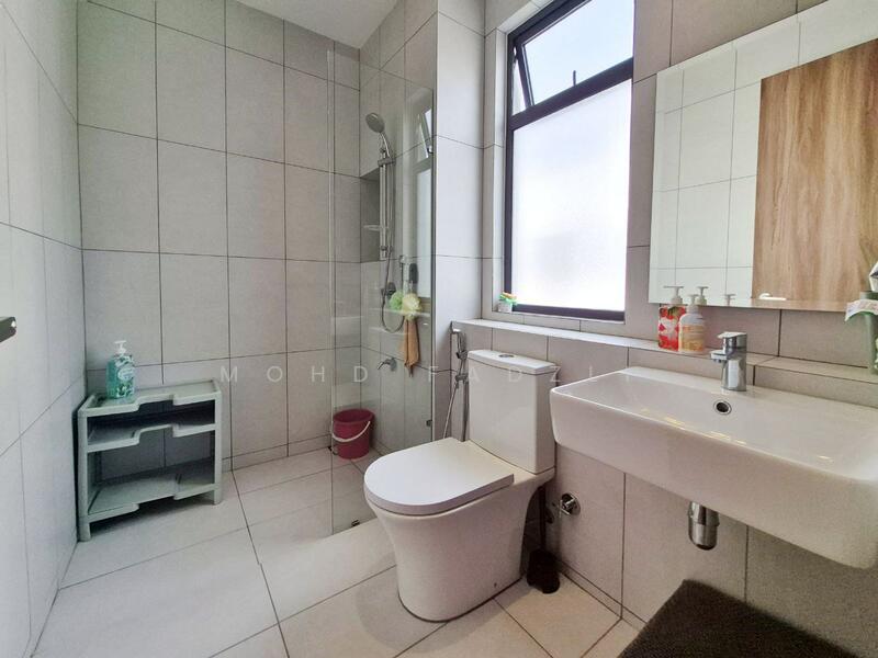 Semi-Detached House for Sale in Elmina (Shah Alam) - Mohd Fadzli - Bathroom - PropertyGuru.com.my
