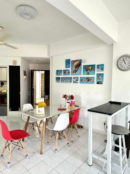 Kondominium untuk Dijual di Pasir Mutiara Condominium - Chin Siang Fong - Dining Room - PropertyGuru.com.my