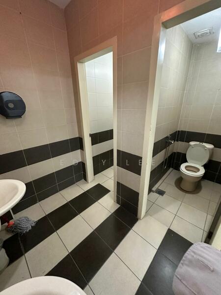 Office for Rent in Petaling Jaya (Selangor) - Eddy Lee - Bathroom - PropertyGuru.com.my