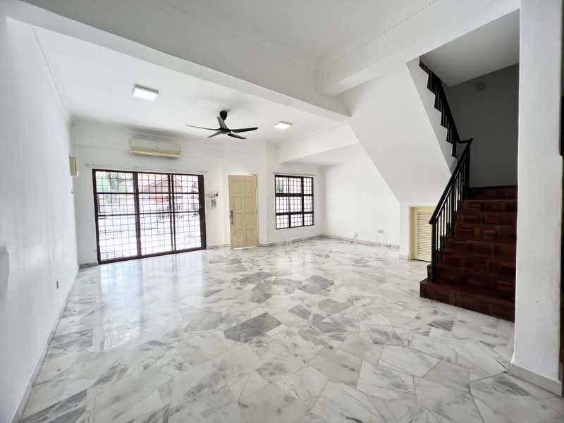 Rumah Teres 2 Tingkat untuk Dijual di Tropicana Indah (Kota Damansara) - Esther Lim - Living Room - PropertyGuru.com.my