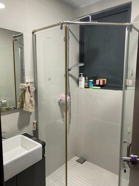 Condominium for Rent at Kings Bay @ Country Garden Danga Bay - Ember Lim - Bathroom - PropertyGuru.com.my